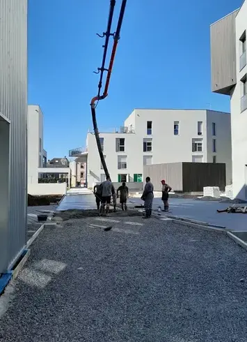 location mini finisseur Laval-1